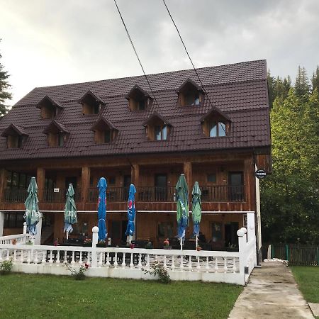 Casa Postolache Hostel Soveja Ngoại thất bức ảnh